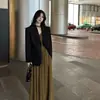 Vestido Interior de Cinta Plisada Diseñado para Mujer en Primavera y Otoño Ceñidor de Cintura Cuello en V Aspecto Adelgazante Falda Larga de Línea A