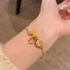 Chapado en Oro de 24 Quilates, Conserva el Color, Nuevo Estilo Chino, Amuleto de Montaña Dorada de Color Esmalte, Pulsera Inspirada en el Diseño