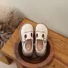 Zapatos de Princesa Niña Estilo Británico Cerrados Huecados 2026 Nueva Moda Primavera y Otoño Versátiles Zapatos Mary Jane de Piel para Niñas