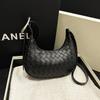 2025 Cor sólida Tendência Feminina Elegante Nova Moda Simples Elegante Tecido Mão Ombro Crossbody Bolsa Feminina Crescent Bag