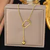 [Collar de Acero de Titanio Dorado + Color Acero] Moda de Lujo Ligero para Mujer El Más Fácil de Combinar Cadena para Clavícula Collar de Amor de Nicho de Gama Alta