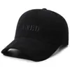Nueva gorra de béisbol de pana gruesa para otoño e invierno para hombres y mujeres, estilo coreano, visera ancha a la moda, gorra cálida con pico bordado que hace que la cara se vea más pequeña y moderna