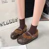Versão em couro macio~Estilo coreano feminino retrô versátil de corte baixo com fivela única bico redondo salto escondido versátil confortável quente sapatos de pelúcia