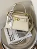 Bolso de Mano Cuadrado Pequeño de Moda para Mujer Modelo Nuevo 2026 Bolso Cruzado Versátil para el Trabajo y Salir con un Toque de Alta Gama