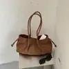 2026 Nova Bolsa Tote Plissada de Camurça e Veludo Simples para o Dia a Dia Bolsa de Ombro Estilosa e Versátil Bolsa de Mão da Moda