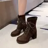 Botines de tacón alto súper bonitos para mujer 2026 estilo europeo botas de venta caliente tacón grueso plataforma impermeable botas ajustadas otoño e invierno botines nude pequeños