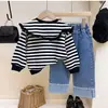 Conjunto de Menina Primavera/Outono 2026 Transfronteiriço: Conjunto de Duas Peças: Moletom de Manga Longa com Gola Listrada + Calça Jeans com Miçangas