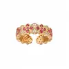 Elegância Floral! Anel Aberto Quadrado Flor de Zircônia Vermelha, Joia Vintage de Alto Padrão Estilo Nicho para Mulheres