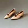 Zapatos de mujer estilo coreano con punta y aumento de altura interno, zapatos de moda de corte bajo envolventes, elegantes y versátiles, nuevos zapatos plateados Mary Jane
