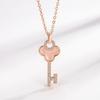 Collar de llave de fritilaria de imitación más vendido de Amazon para mujer, simple, exquisito, de alto sentido, cadena de clavícula de red roja, joyería al por mayor
