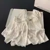 Pijama de seda helada de manga corta con lunares estilo francés para mujer, conjunto de verano con copas en el pecho, ribete de encaje, manga corta y shorts, conjunto de ropa para el hogar