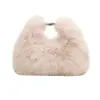Bolsa de mão popular estilo ocidental para outono e inverno, nova bolsa peluda feminina, design de nicho, popular para trabalho, ombro, mão, transversal