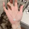 Colar Brilhante de Trevo de Quatro Folhas para Mulheres, Estilo de Nicho de Luxo Leve de Alta Qualidade, Corrente Brilhante para Clavícula, Acessório de Presente de Aniversário, Colar da Moda