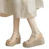 Sandalias de Cuña de Cuero Suave de Moda con Pedrería y Suela Gruesa Verano 2026 Nuevos Zapatos de Plataforma Versátiles Zapatos Ligeros Elegantes para Mujer
