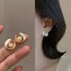 Brincos de pérola com pino esmaltados em branco estilo Hong Kong vintage, brincos franceses de design nicho, luxo leve com toque de alta qualidade, acessórios de orelha únicos