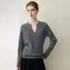 Novo suéter feminino de cashmere para outono e inverno, 100% cashmere puro, com gola entalhada, corte solto e projetado como uma malha quente para usar como base.