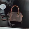 Bolso de Mano Boston de Moda Callejera Nuevo Estilo 2025 Compacto Moderno con Relieve Bolso Cruzado de Hombro de Moda para Mujer
