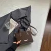 Bolsos de Nicho de Alta Gama para Mujer 2026 Nuevo Otoño Retro Versátil Bolso Cruzado Súper Caliente Exquisito Bolso de Cubo de Mano