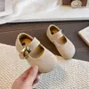 Zapatos casuales de estilo coreano para niñas con velcro, nuevos zapatos de cuero tejidos estilo bosque para primavera y otoño, Mary Jane de suela blanda
