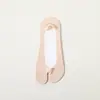 Meias de seda gelada de dois dedos femininas de verão finas de corte baixo antiderrapantes com separação nos dedos tornozeleiras meias curtas invisíveis respiráveis que absorvem o suor resistentes a odores