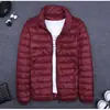 Productos genuinos chaqueta ligera acolchada de algodón abrigo corto para hombre 2023 invierno delgada moderna versátil con capucha algodón ultradelgado ligero