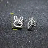 Brincos de Aço Inoxidável Vazados Estilo Doce e Cool Série Negra Animal Fofo: Girafa, Dinossauro Pequeno, Coelho, Cenoura
