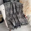 Bufanda jacquard de alta gama con estampado de rombos, imitación cachemira, para mujer, chal de doble cara con flecos para otoño e invierno, calentador de cuello cálido, accesorio versátil