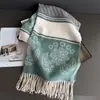 Cachecol Quente de Moda Outono e Inverno Estilo Coreano Floral Fresco com Franjas para Mulheres Versátil para o Dia a Dia Cachecol de Faux Cashmere