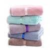 Toalla de baño bordada de microfibra absorbente de secado fácil toalla de regalo para jóvenes juego para salón de belleza que no suelta pelo con logo