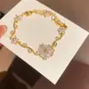 Pulsera Cuadrada Geométrica Incrustada de Diamantes con Diseño Personalizado, Pulsera de Moda y Exquisita, Lujo Ligero, Sensación de Alta Gama, Joyería de Mano Elegante al por Mayor