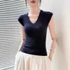 Top de Malha Verão Slim Fit Gola V Sem Mangas 2026 Novo Estilo Camisa Base Feminina Camiseta para Usar em Camadas ou Sozinha