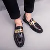 Sapatos Brancos Brilhantes de Couro da Moda Masculino Sapatos Masculinos com Pernas Foto de Casamento Estilo Britânico Vintage Sapatos Slip-on Preguiçosos