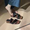 Primeiro Encontro com as Sandálias Slip-On Quadradas de Solado Grosso para Mulheres, Estilo Retrô, Adequadas para Usar com Saias, Sandálias e Chinelos de Uso Duplo