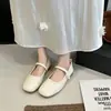 Sapatos Mary Jane estilo francês para mulheres, de salto baixo, bico quadrado, corte baixo, estilo delicado, sapatos baixos versáteis, novo modelo 2025