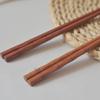 Palillos de madera de estilo japonés creativos con punta puntiaguda, vajilla de madera maciza, logotipo imprimible.