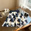 Falda bordada azul y blanca de diseño único, falda corta vintage floral de línea A adelgazante para mujer