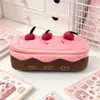Estojo de Lápis de Bolo de Cereja de Pelúcia Fofo para Meninas Bolsa de Maquiagem Ins Nicho Bolsa de Material Escolar de Alto Valor para Estudantes