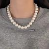Cadena de clavícula de perlas de alta calidad estilo Chanel retro francés, temperamento suave de lujo ligero, collar de diseño moderno y a la moda