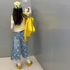 Conjunto de Verano para Niñas 2026 Nuevo Casual Estilo Coreano para Niñas Mayores, Top de Manga Corta con Estrellas Combinado con Pantalones Rotos con Estrellas