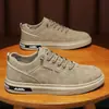 Nuevos zapatos de hombre para primavera y otoño, zapatos de trabajo transpirables para obras de construcción, zapatillas deportivas casuales versátiles y antideslizantes de moda para hombre