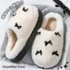 Pantuflas de algodón con forro polar para hombre para uso exterior en otoño e invierno 2026 nuevo modelo para el hogar interior con suela gruesa antideslizantes impermeables cálidas