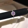 ¡Cuerpo principal cuadrado verde oscuro! Anillo de dedo con luz de anillo de bucle abierto redondo de circón de azúcar cuadrado pequeño, tacto de lujo de alta gama, anillo de dedo, estilo simple de temperamento, joyería para mano