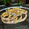 En Stock Suministro Directo de Fábrica Pulsera de Cloisonné con Filigrana Hueca, Flores Esmaltadas e Incrustaciones de Diamantes, Regalo de Área Escénica Nacional al por Mayor
