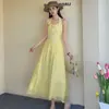 Vestido estilo francés con cuello halter para mujer, nuevo modelo de verano con bordado floral, vestido largo de línea A que ciñe la cintura, estilo vacacional, suave y adelgazante