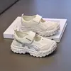 Sandálias Esportivas Vazadas Infantis para o Verão, Sapatos com Estrutura em Malha Única e Fecho de Velcro para Meninos e Meninas, Sandálias Casuais Outdoor para Estudantes Tendência