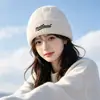 Gorro de Punto Bordado Versátil Nuevo para Otoño e Invierno Muestra la Cara Más Pequeña Gorro Frío Estilo Coreano Cálido Muestra la Cara Más Pequeña Protección para los Oídos Gorro de Punto