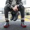 Botas de Chuva Curtas da Moda para Homens, Sapatos Impermeáveis Antiderrapantes, Sapatos de Borracha para Cozinha, Lavagem de Carro, Botas de Água Resistentes ao Desgaste para Canteiro de Obras, Forradas com Lã para Aquecimento