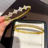 Pulsera vintage estilo palacio con cierre de corazón de circonita chapada en oro real de 18 quilates, joyería de moda exquisita transfronteriza europea y americana