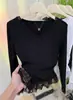 Camiseta básica elegante de manga larga con ribete de encaje estilo minimalista, nueva camiseta versátil de cuello en V ajustada para mujer