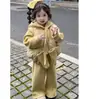 ¡Da guantes! Trajes para Niñas Otoño e Invierno Nuevo Estilo Bebé Niña Invierno Terciopelo Engrosado Tres Piezas Ropa de Invierno para Niños